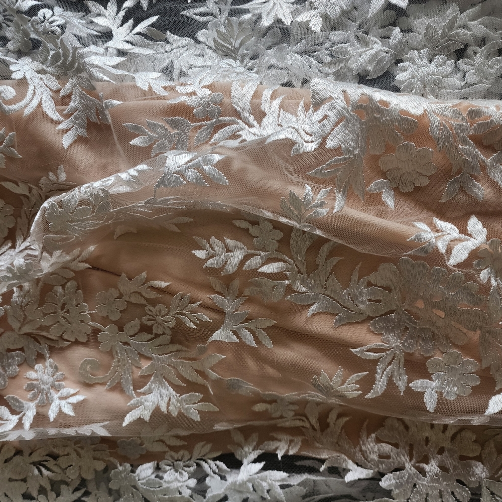 Lulus white and nude lace strapless gown size medium - Picture 7 of 9